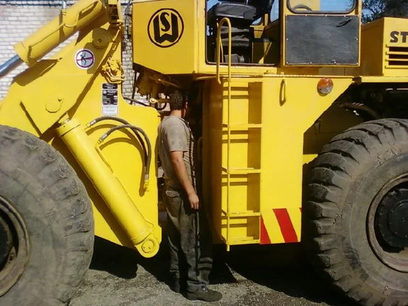 Diagnosis of drive system front loader L34