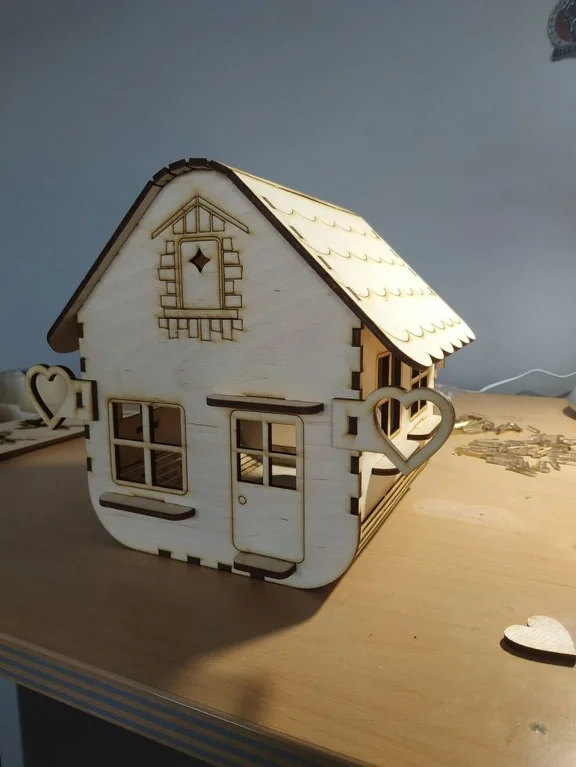 LAYOUT "LAMP IN THE SHAPE OF A HOUSE"