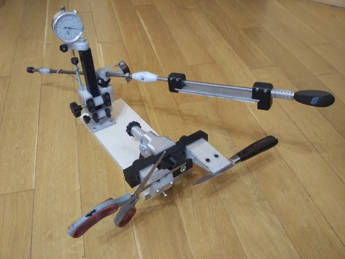 The mechanism for sharpening a knife in the lens, 3D mo