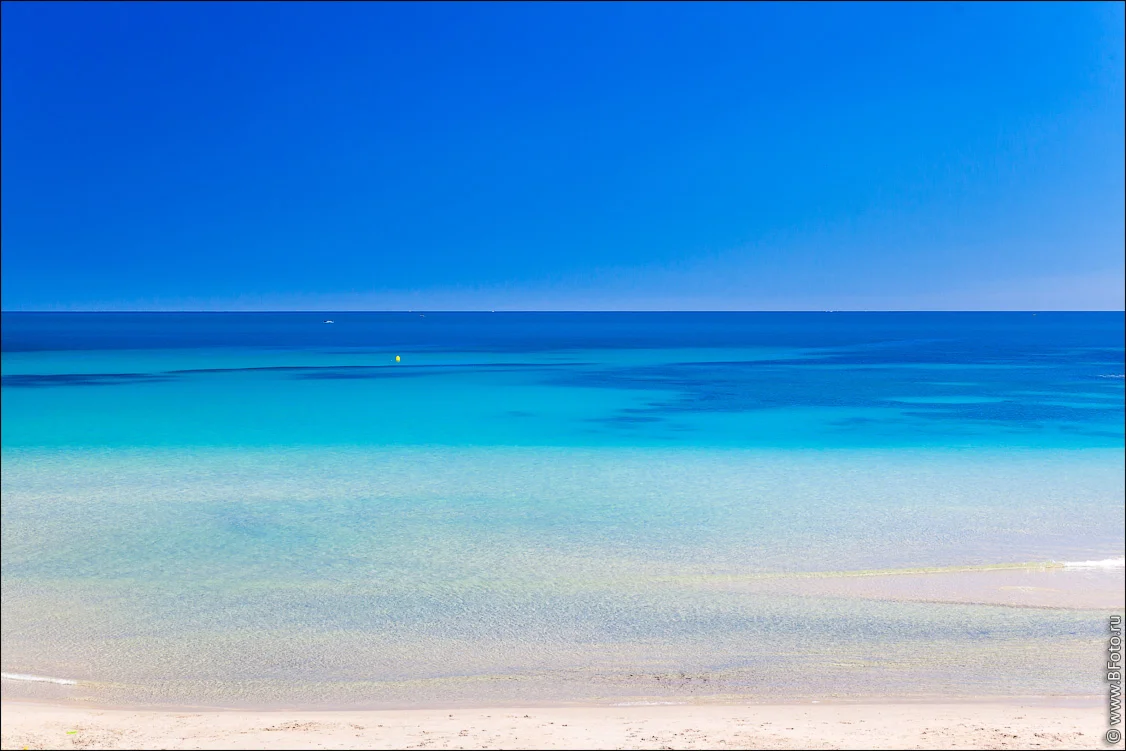 4826 фото Песчаный пляж с белым песком и голубое море